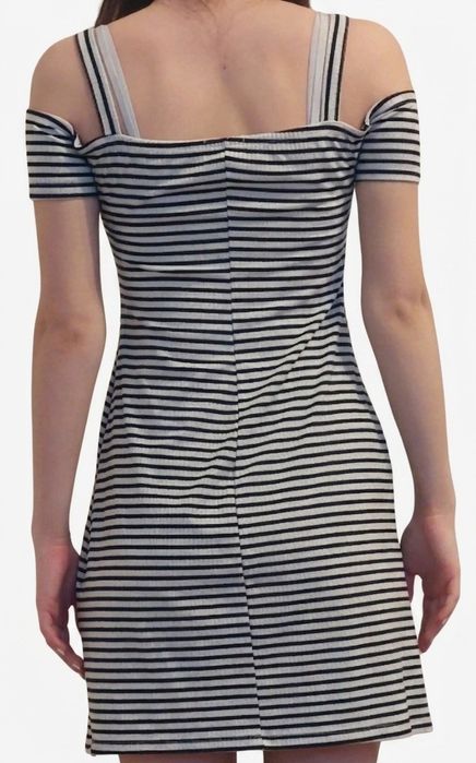 Rochie alb-negru scurta tricot  Bershka mărimea Xs