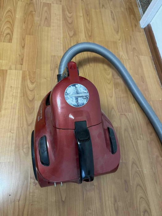 Прахосмукачка Rowenta vacuum cleaner с кабел
