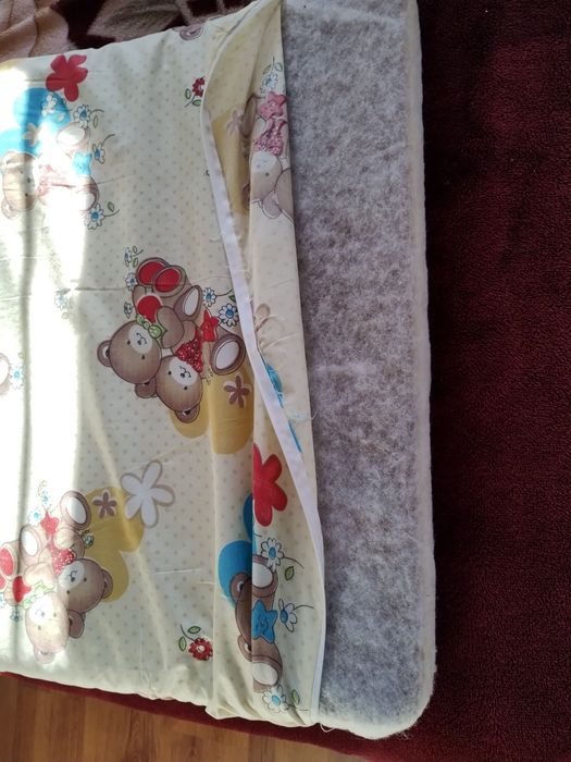 Vând saltea pentru pat bebeluși/copii