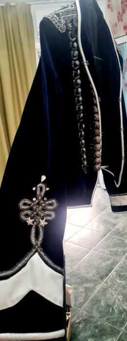 Sacou dama pana in talie.