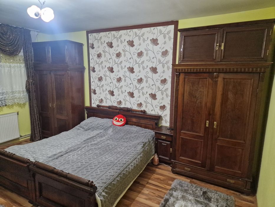 Vând mobila din lemn impecabila