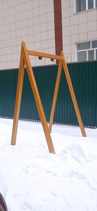 Продам.    Качелю