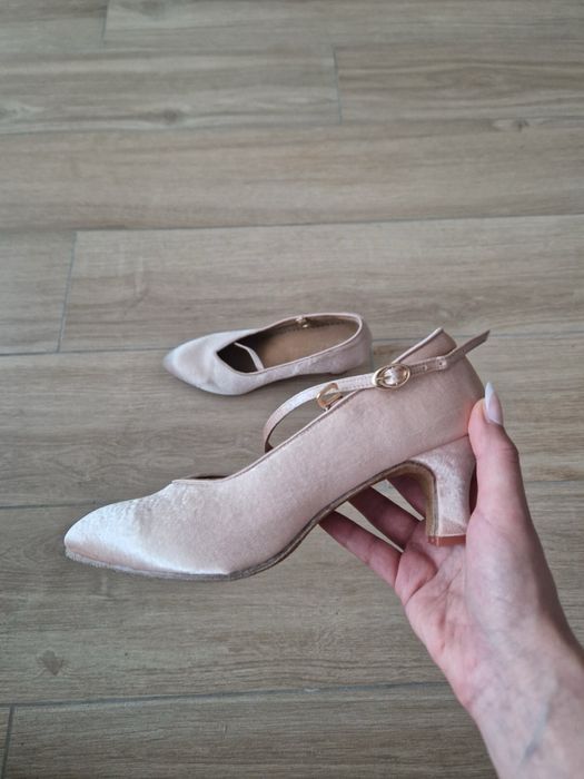 Обувки за бални танци
