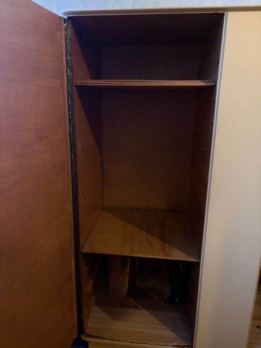 Подарявам детски гардероб от масива