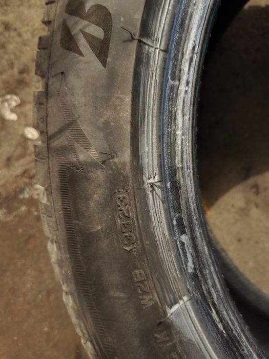 Гуми  225х45х18   bridgestone зимни  на  един сезон около 5000км са минати !