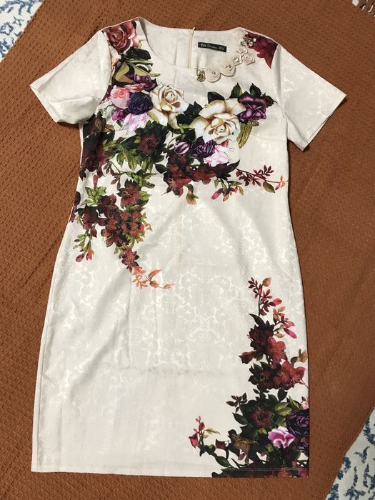 Продам женский костюм и платье