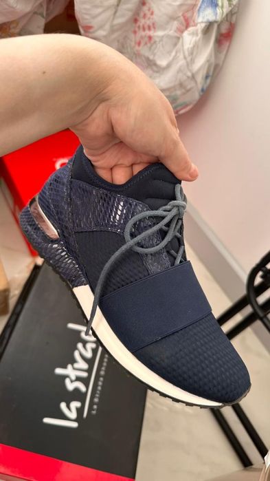 Продам кроссовки