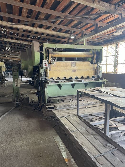 Продаётся производственно -складская территория 66 соток.