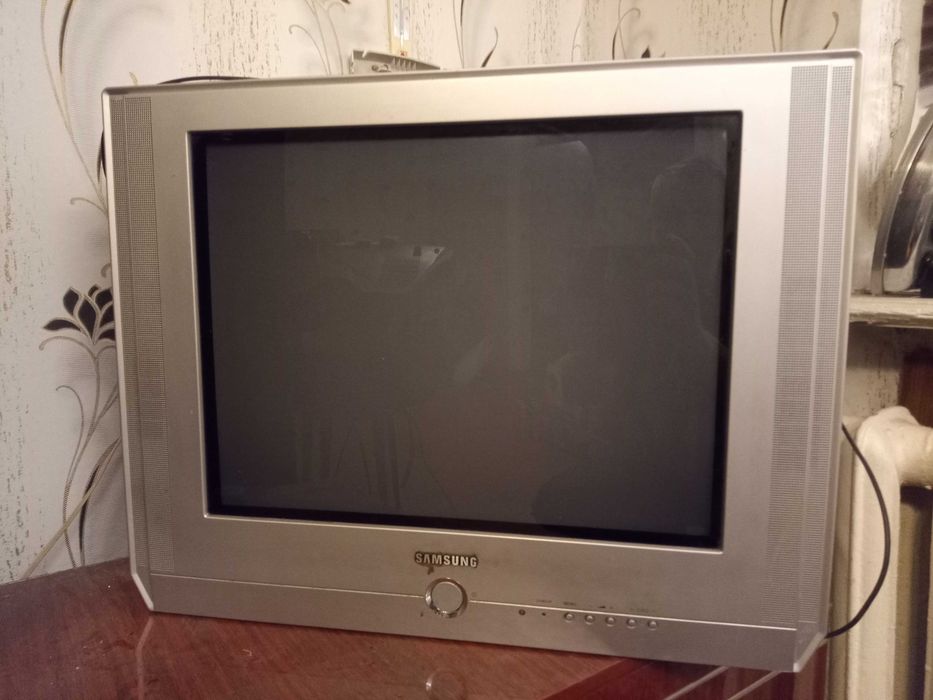 Телевизор LG и Samsung (54 см)