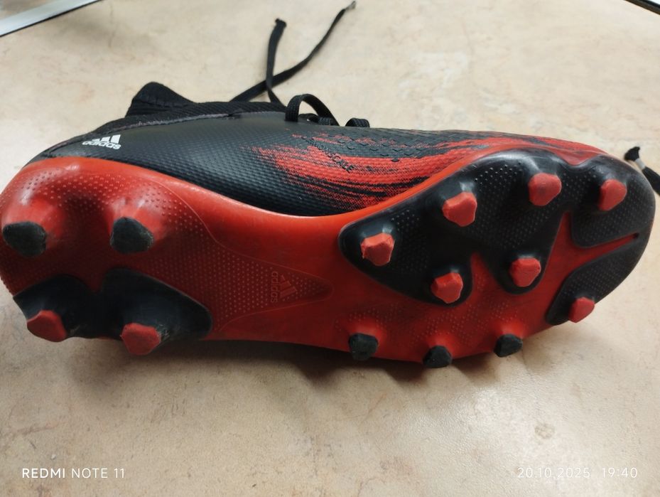 Футболни Бутонки Adidas Predator
