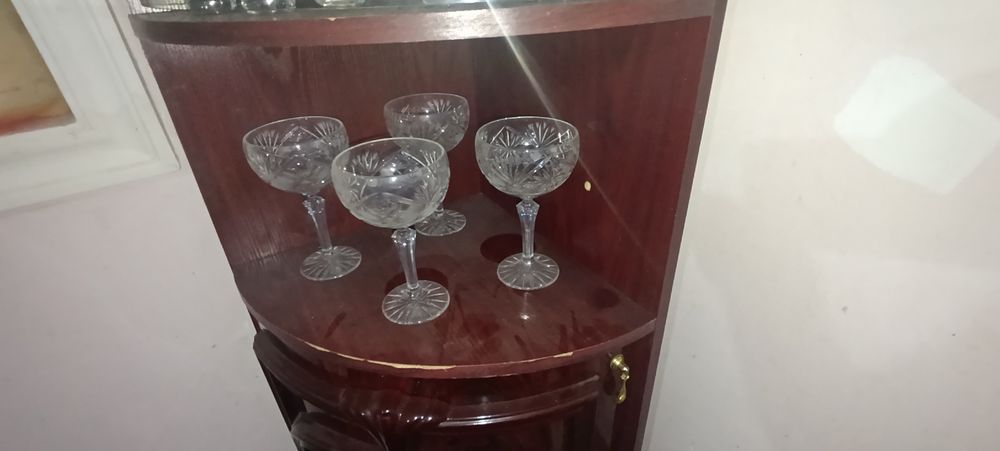 Срочно продаются сервизы богемский хрусталь состояние идеальное!