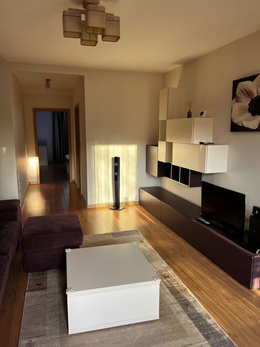 De inchiriat - Apartament modern cu 2 camere si loc de parcare
