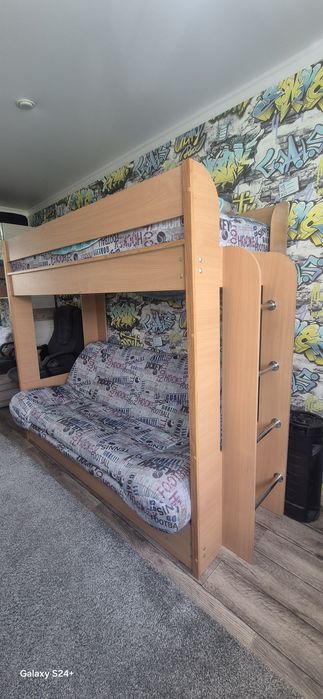 Продам кровать двухъярусную
