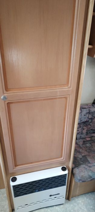Rulota înmatriculată doua corturi mover baterie super utilata asig. valabila gata de plecare fiscal pe loc încălzire pe gaz frigider pe gaz, 220v 12v