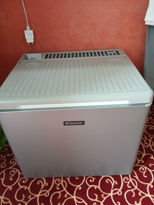 Хладилник на газ  12,220v