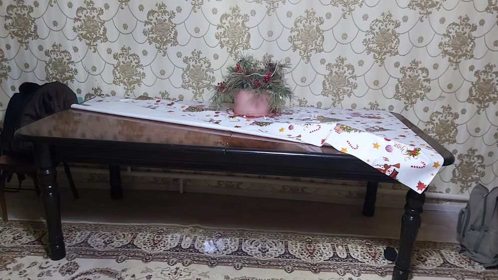 Продам срочно стол