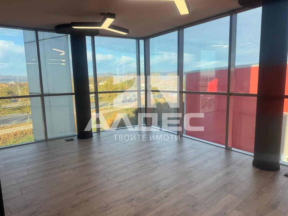 Дава под наем офис в кв. Враждебна!