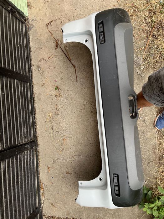 Продавам брони и фарове