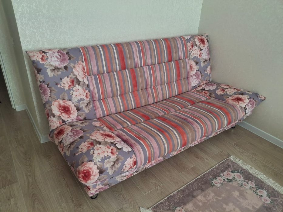 Диван в хорошем состояний