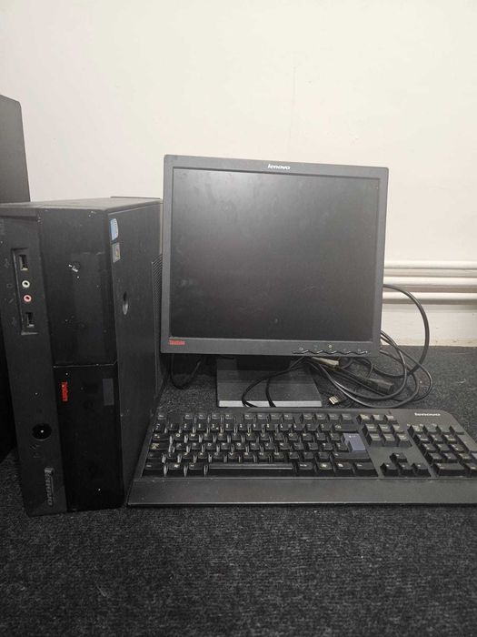 Calculator Desktop Lenovo ThinkCentre + Monitor Lenovo + Tastatură + Mouse – Pachet Complet