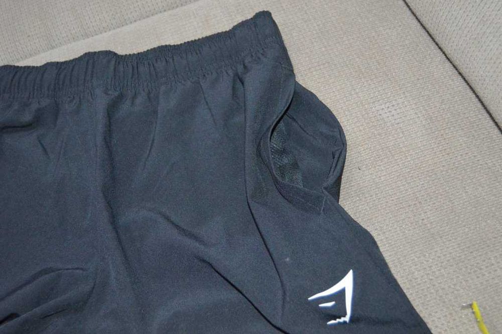 Pantaloni Sport Gymshark Training Joggers – Mărimea XS, Stare Excelentă