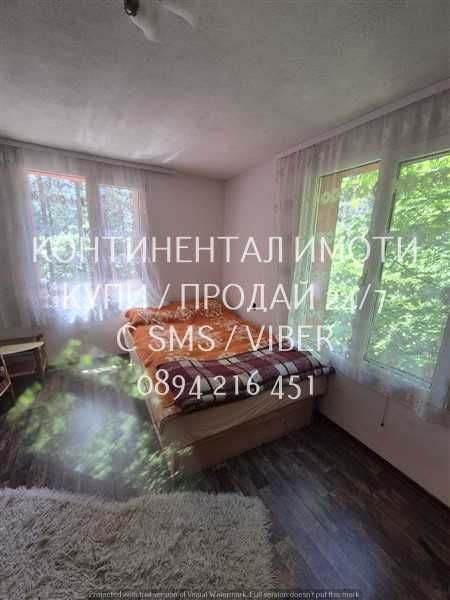 кодл 63060. Триетажна тухлена вила близнак 200м2 с обособен двор 350м2