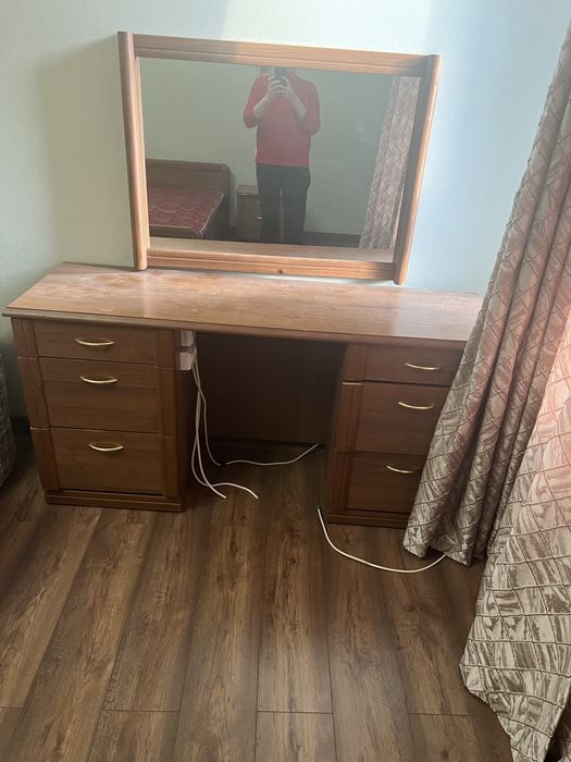 Спальный гарнитур в отличном состоянии фирменный