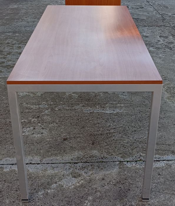 Vand mese bucatarie si birou