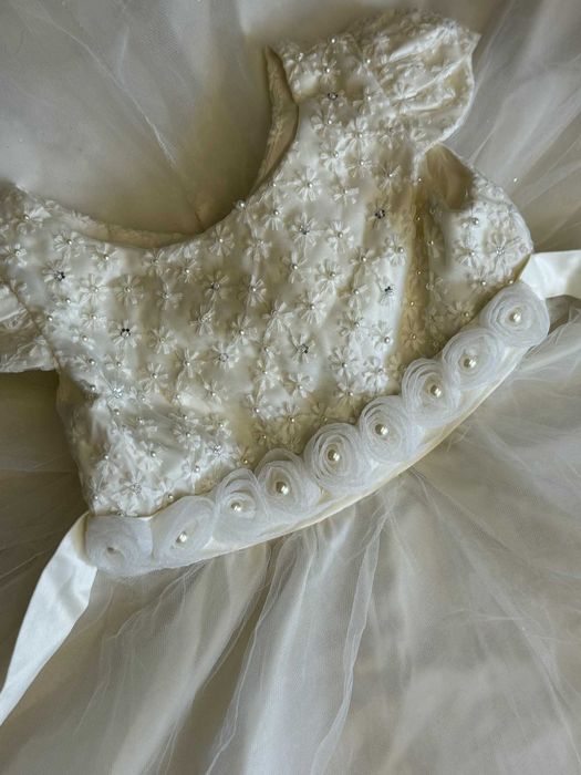 Рокля за кръщене/ сватба в цвят екрю 4 год