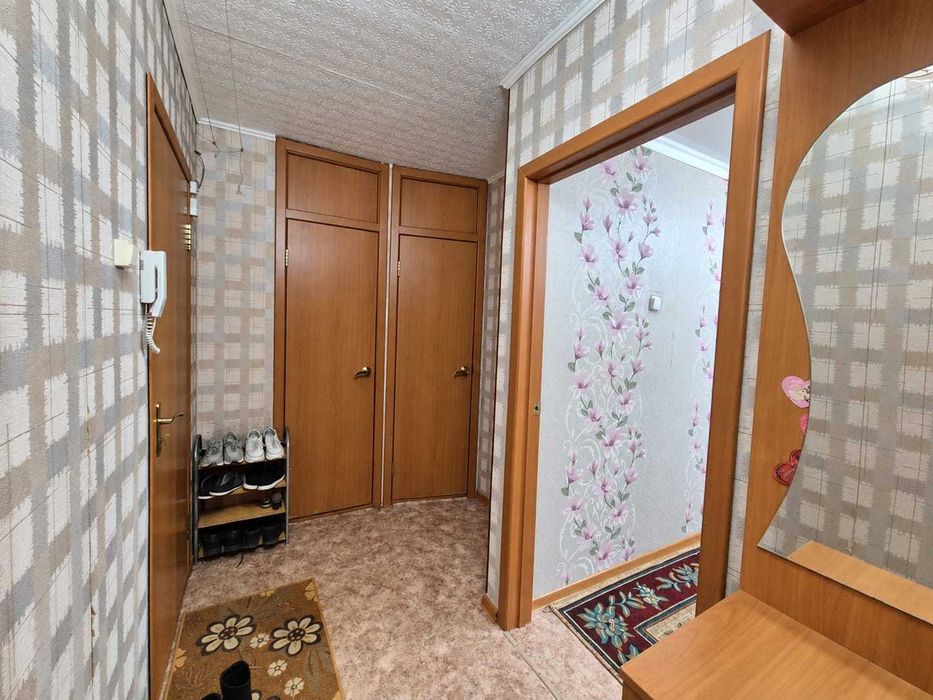 Продам 4 комн квартиру на 6 мкр