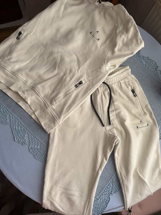 суитчър и долно на jordan от nike