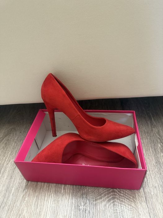 Туфли женские на каблуке