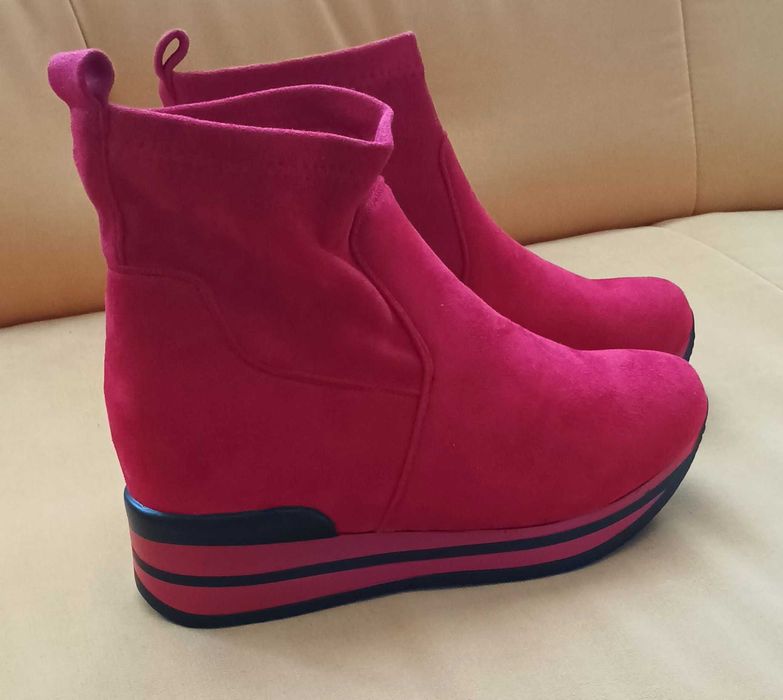 Красиви дамски боти на платформа 38-ми номер. Чисто нови.