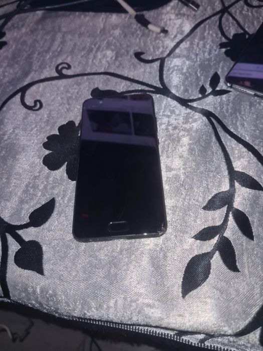 Vând huawei p10 ...