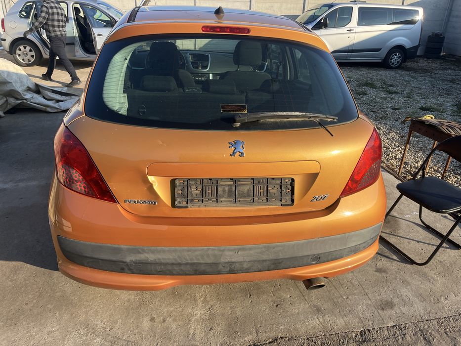 Dezmembrez Peugeot 207 1.6 diesel 2006-2010