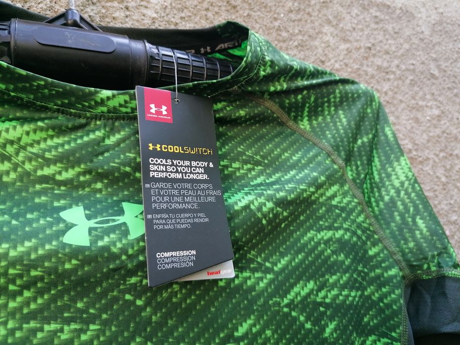 Продавам чисто нова бързосъхнеща тениска Under Armour