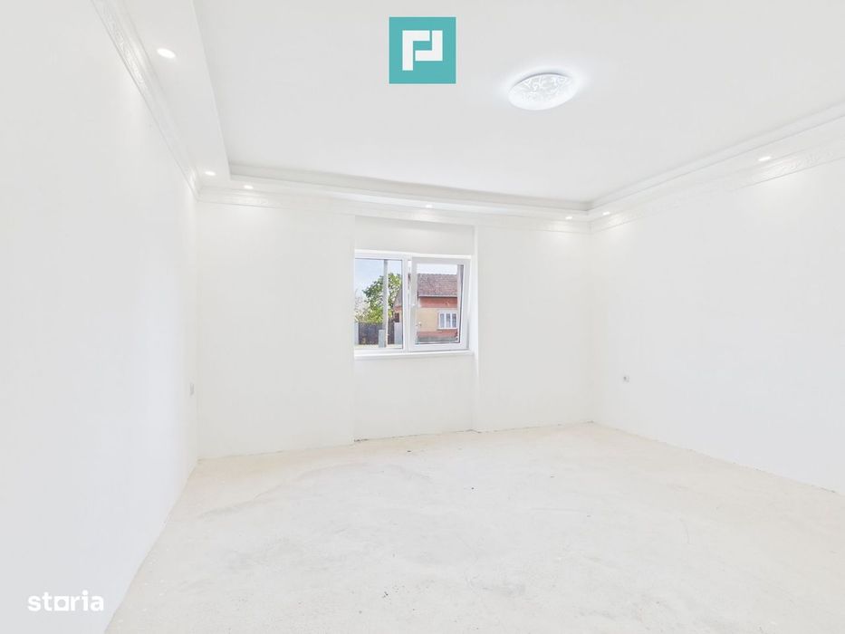 Casă renovată 4 camere si 1452 mp teren în Bătania