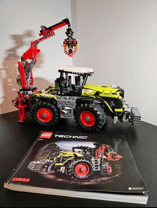 Lego Tehnic 42054: CLAAS XERION 5000 TRAC VC