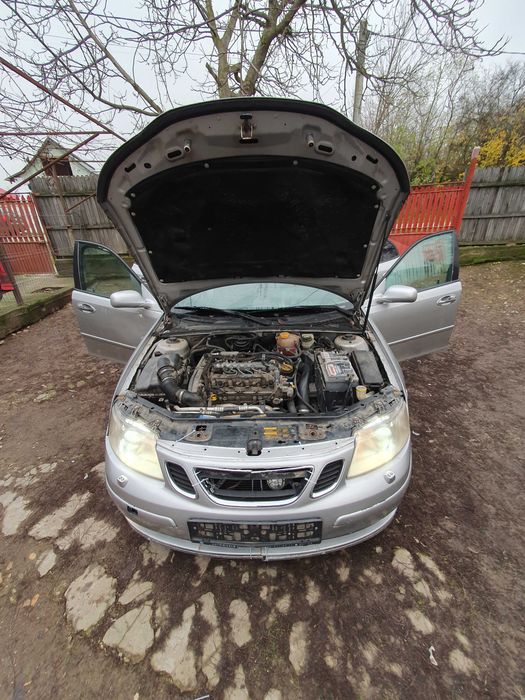 VÂND saab 2004  sau pentru dezmembrat