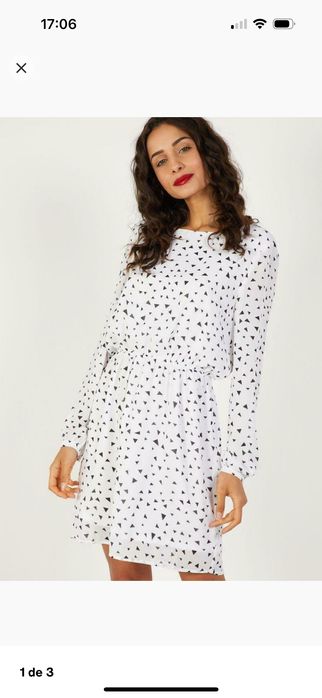 Бяла рокля с дълъг ръкав