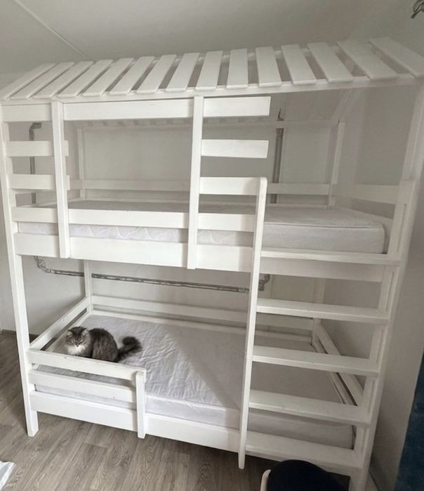 Двухярусная кровать