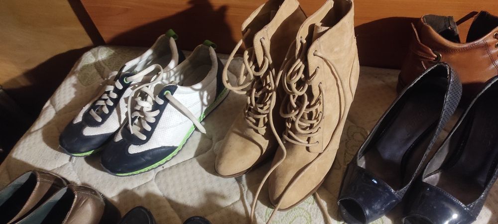 Маратонки и обувки Adidas и други