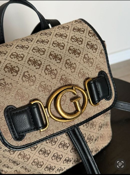 Раница Guess различни видове