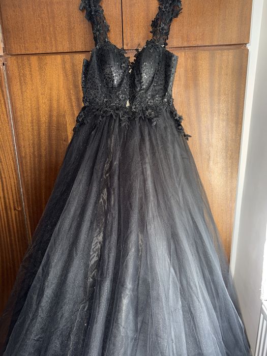 Черна бална рокля