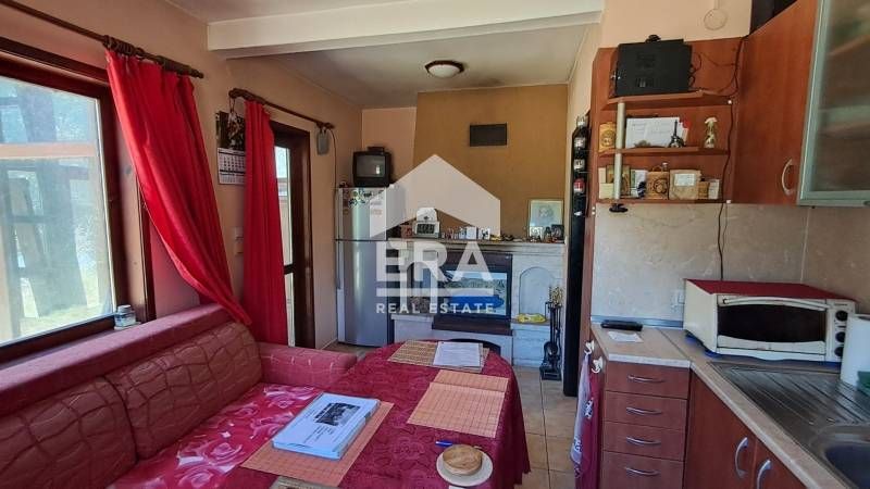 Ексклузивна, двуетажна, обзаведена къща за продажба, с гараж, зимна ос