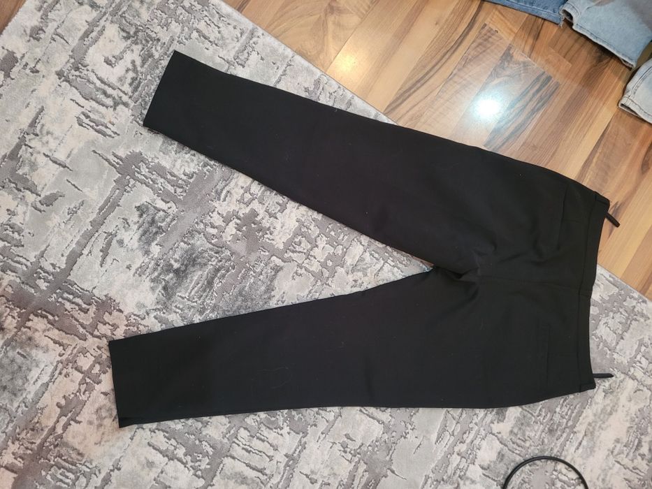 Vând pantaloni conici