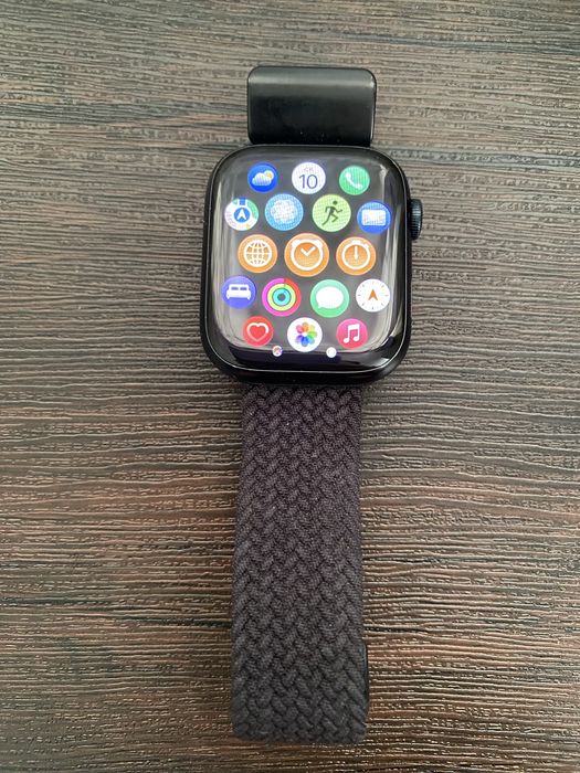 Продам Apple Watch 8 45 мм Aluminium Midnight