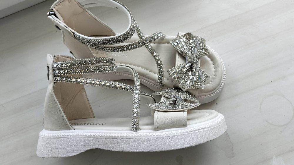 Продам сандали/обувь на девочку  30 размер