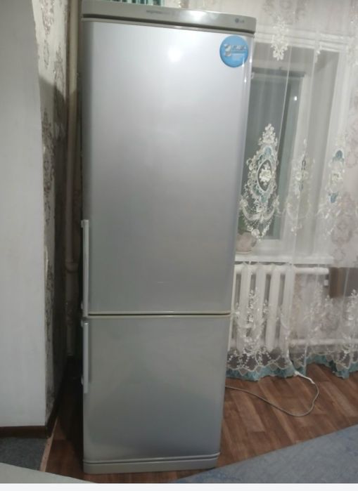 Продам большой холодильник