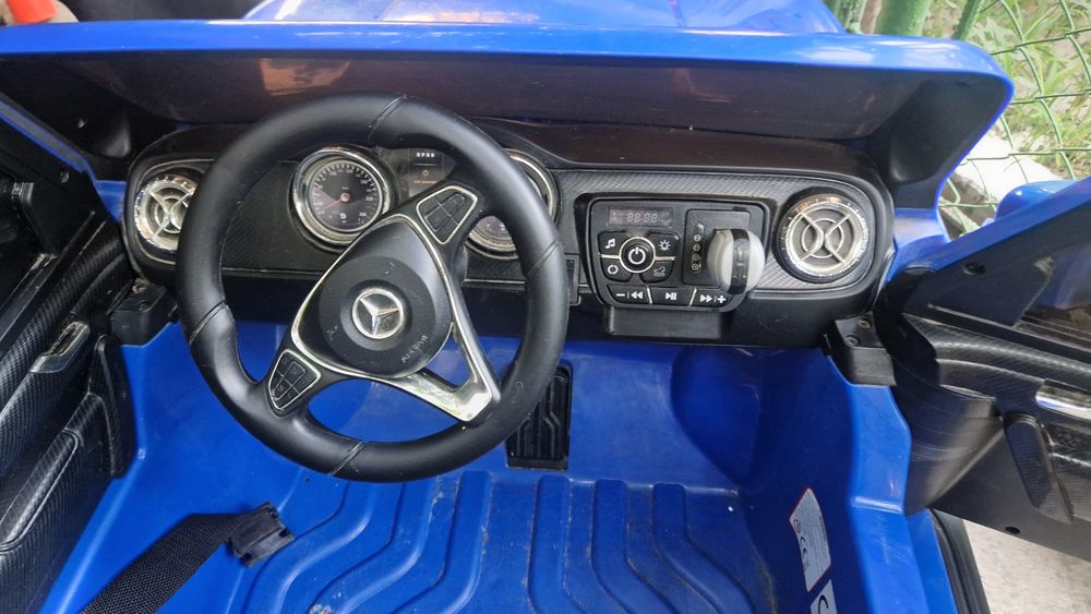 Masinuta electrica 4x4